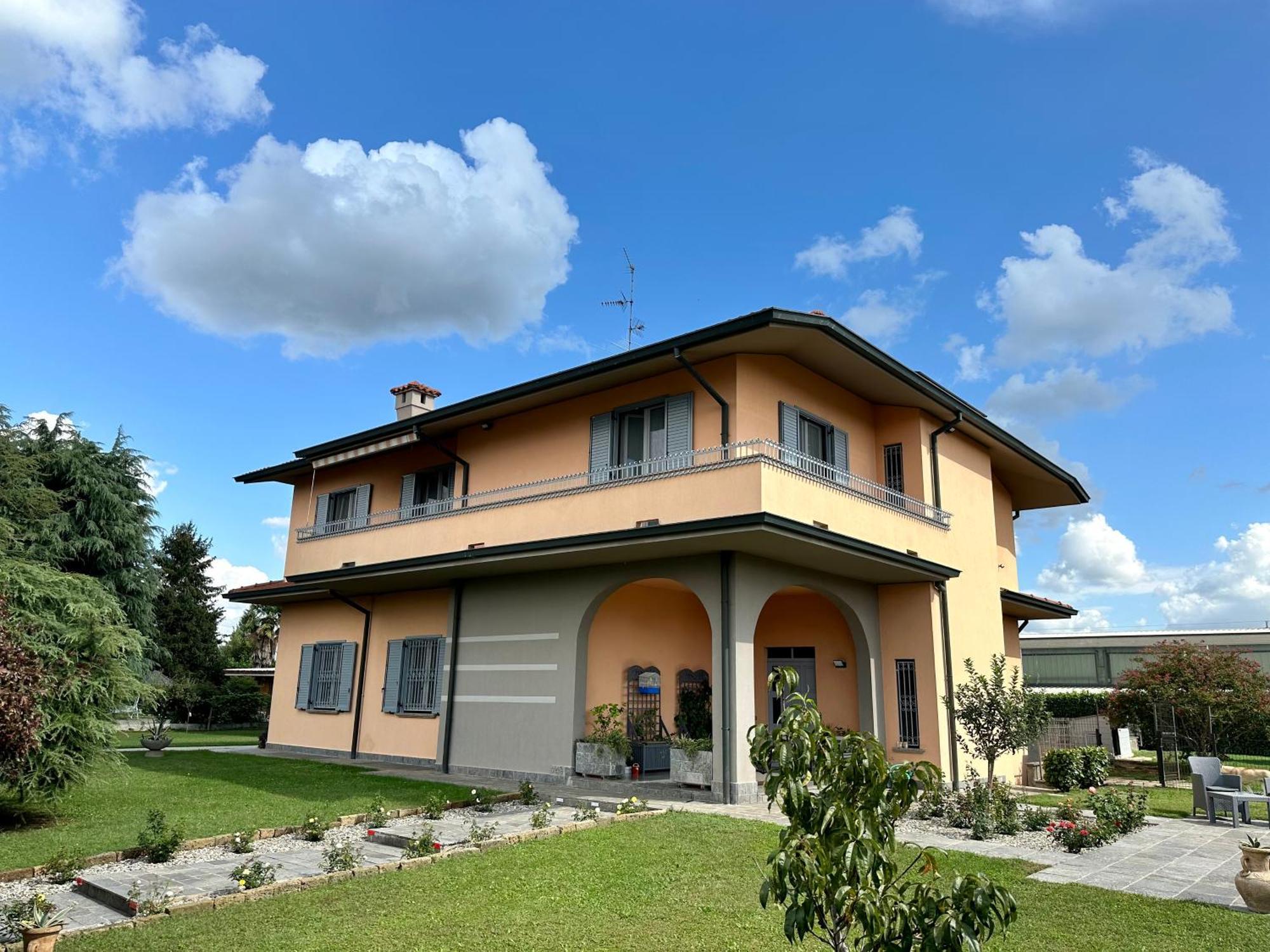 Villa 2 Cassano dʼAdda Exterior foto